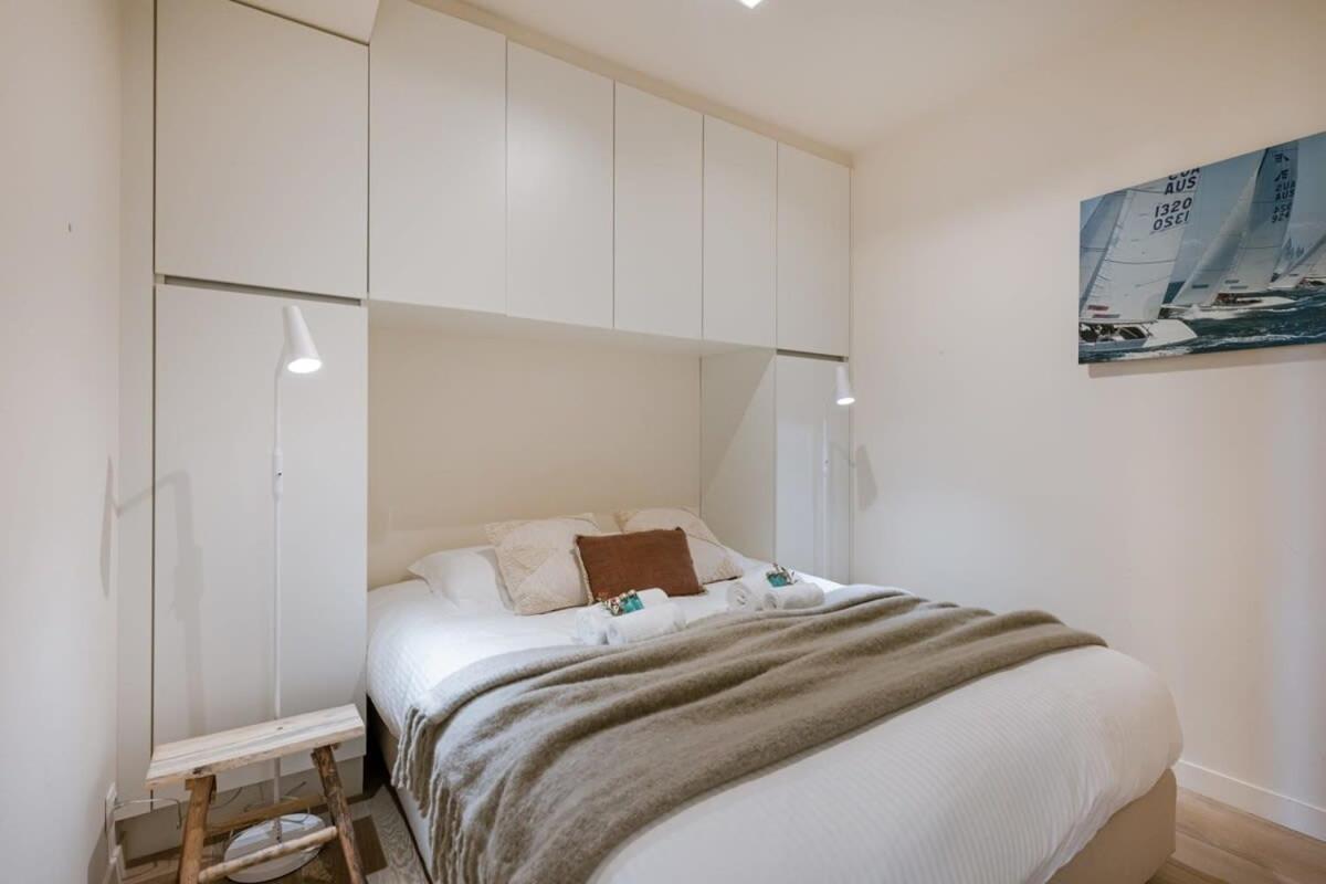 Huswell - Perfectly Located Luxurious In *