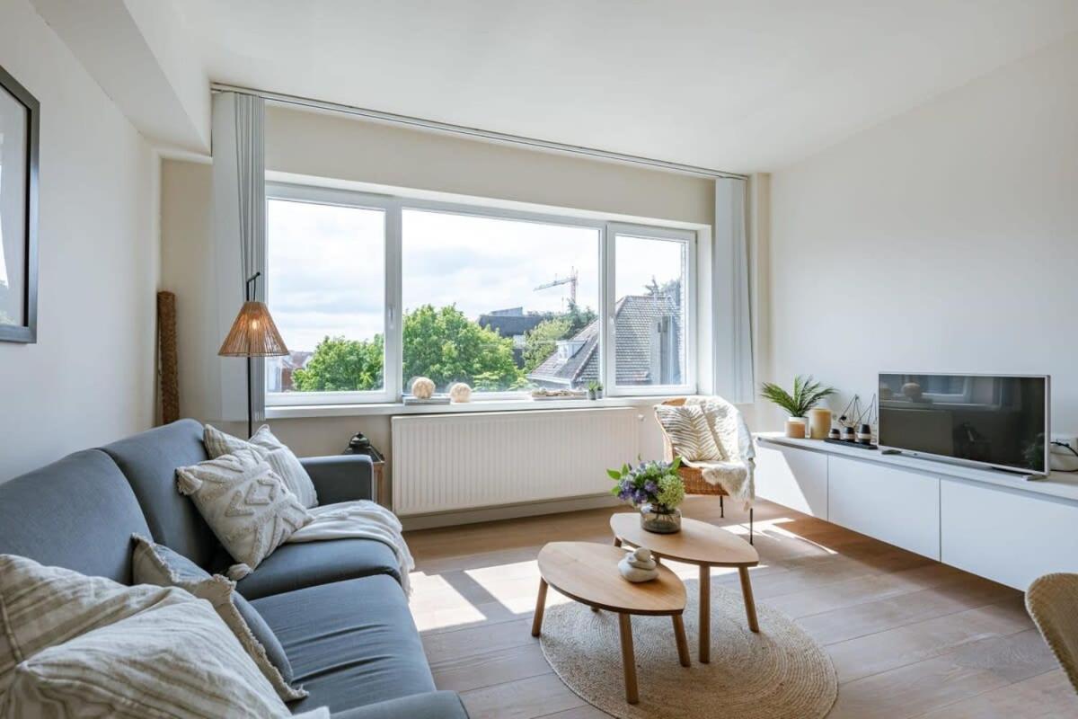 Huswell - Perfectly Located Luxurious In Apartment