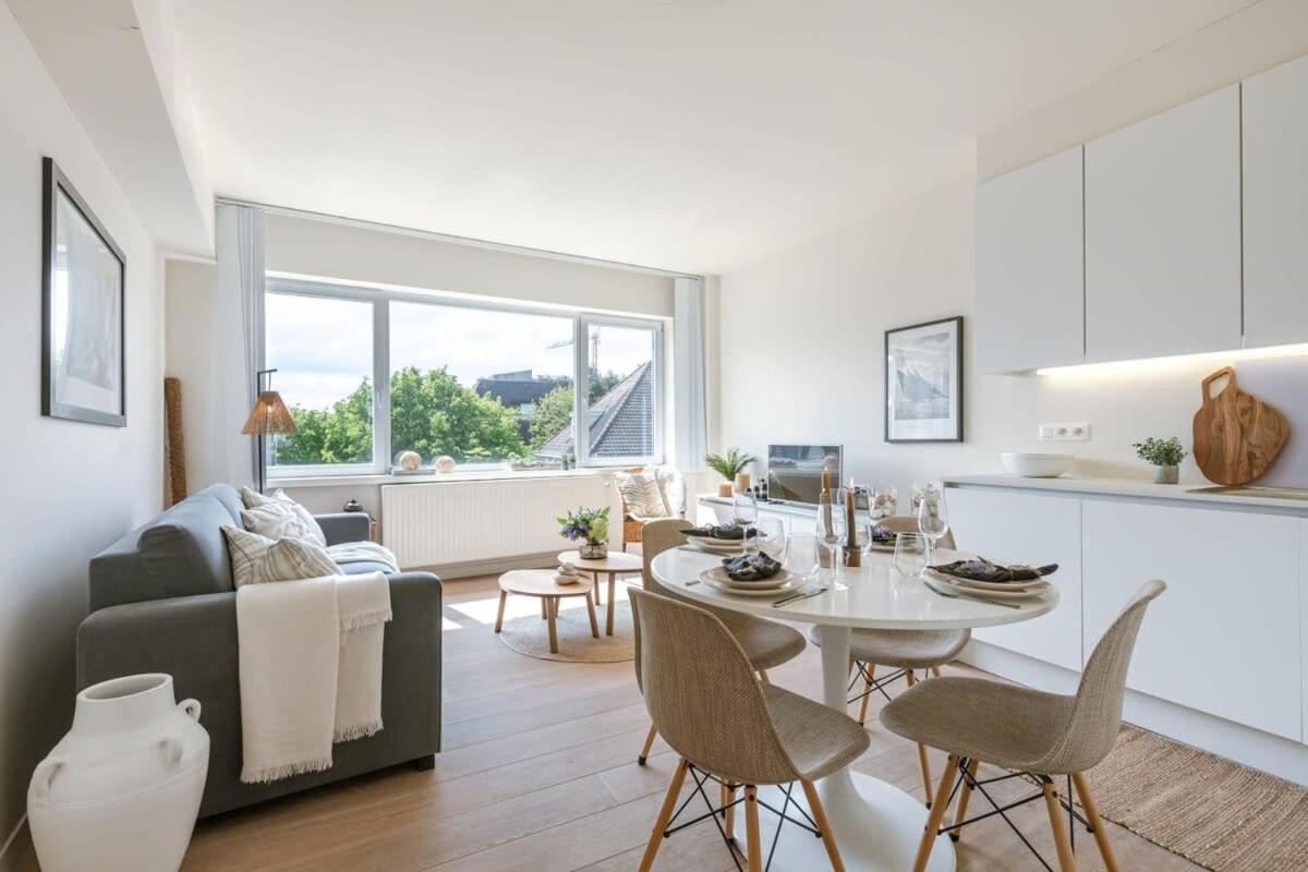 Huswell - Perfectly Located Luxurious In