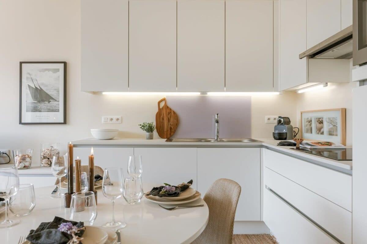 Huswell - Perfectly Located Luxurious In Apartment